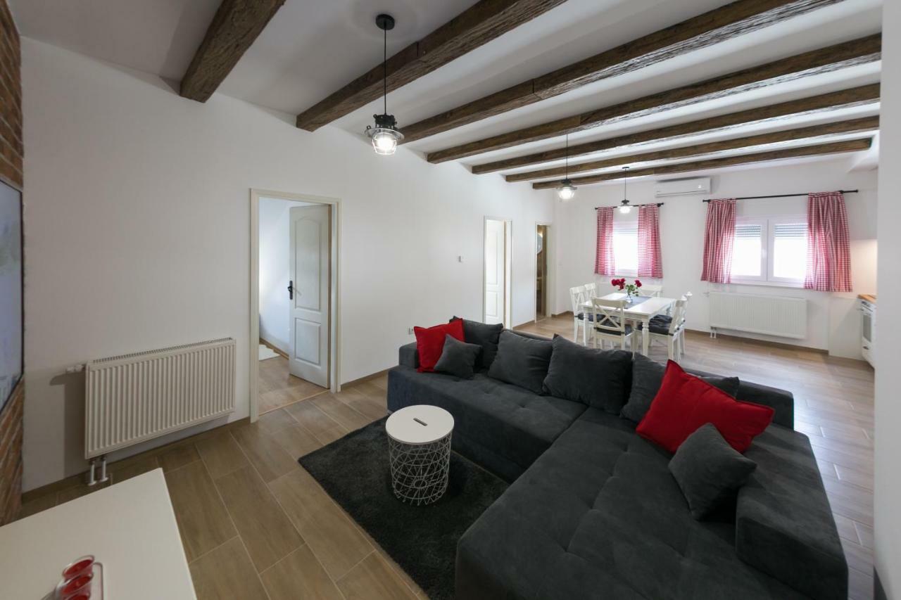 House Smolcic Leilighet Otočac Eksteriør bilde