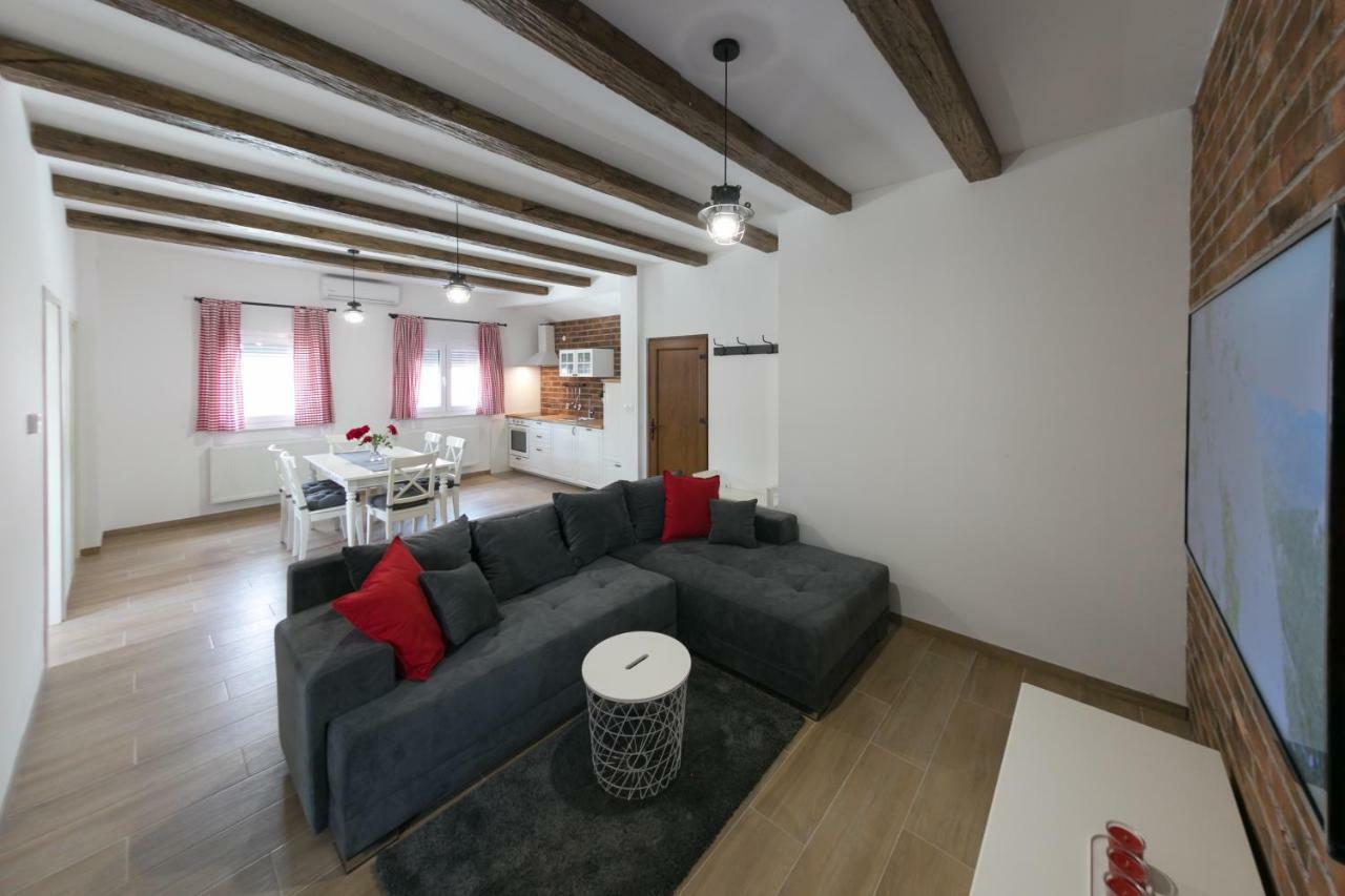 House Smolcic Leilighet Otočac Eksteriør bilde