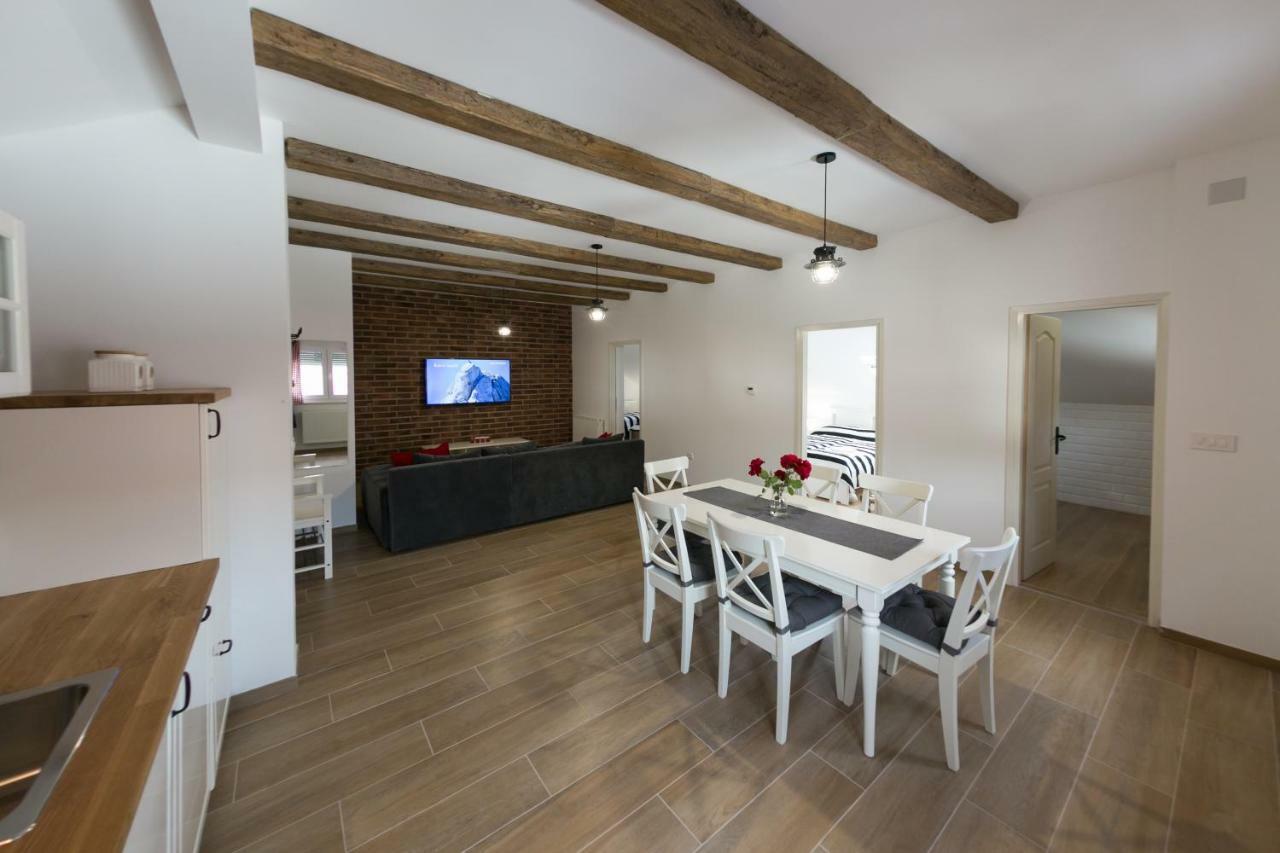 House Smolcic Leilighet Otočac Eksteriør bilde