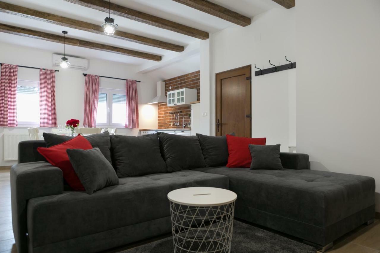 House Smolcic Leilighet Otočac Eksteriør bilde
