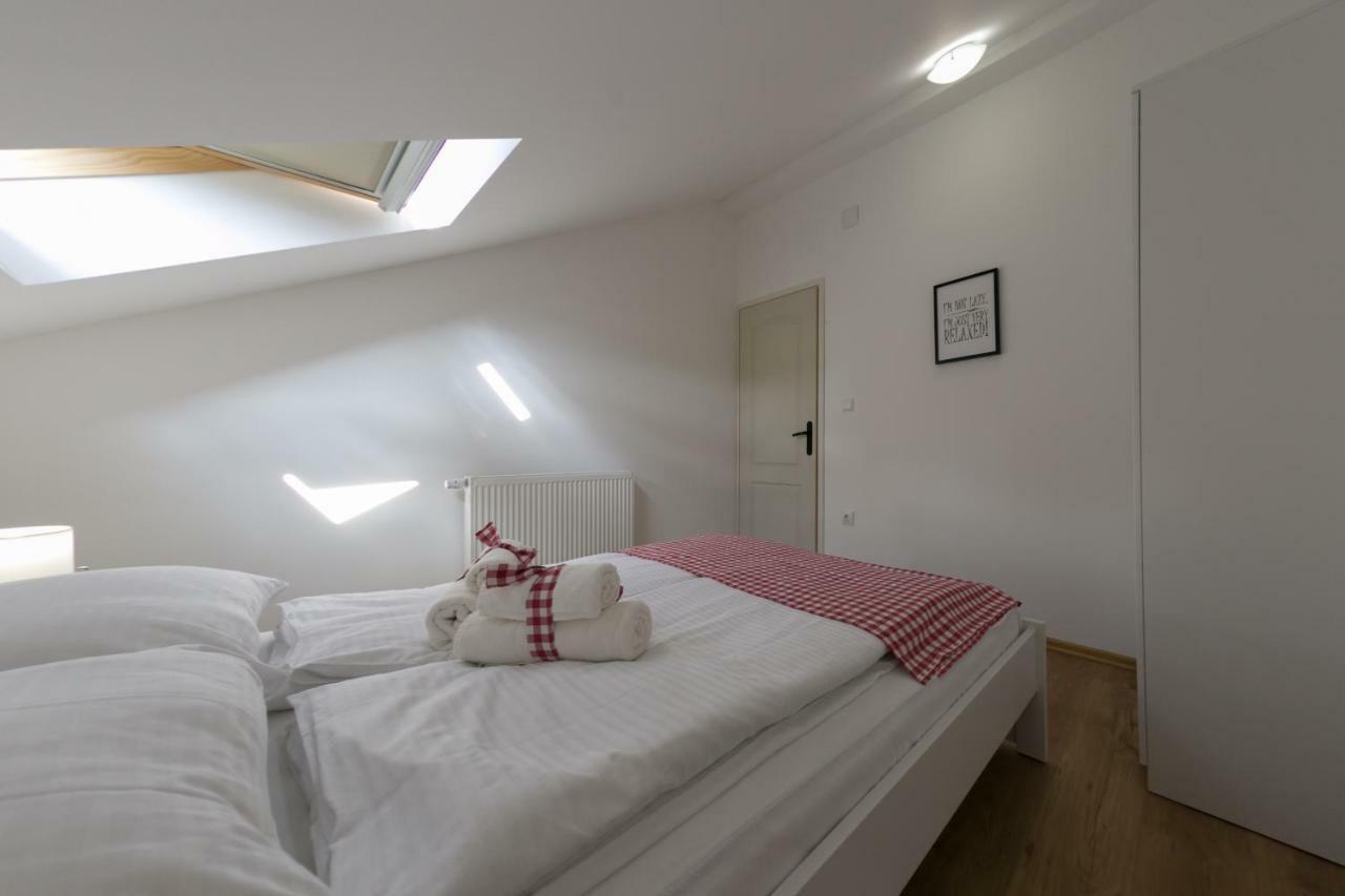 House Smolcic Leilighet Otočac Eksteriør bilde