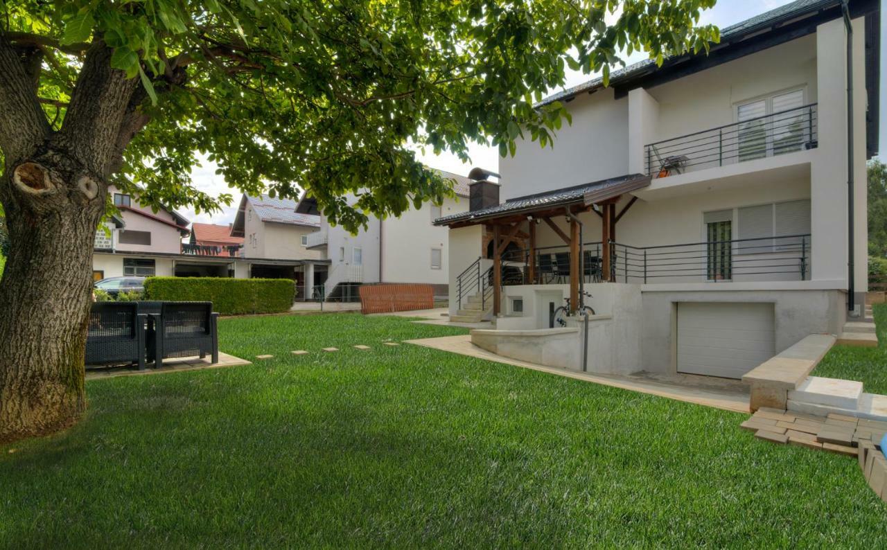 House Smolcic Leilighet Otočac Eksteriør bilde